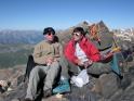 Et longue pause au sommet. On se photographie en rond : Jean-Paul et Anne...