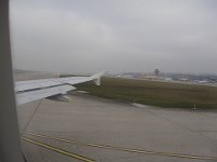 Départ sous la chape de nuages qui recouvre Genève, à cause du lac.