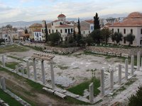 L'agora comportait un marché et des latrines publiques. À droite, la mosquée Fethiye (« conquérant »), construite en 1456 en l’honneur du sultan Mehmet II sur les ruines d’une basilique byzantine.