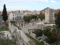 L'agora romaine (vers -19, par Auguste puis Hadrien) est en pleine réfection. Ici, la tour des Vents, du IIe siècle, qui était une horloge hydraulique alimentée par la Clepsydre.