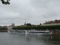 Le monstrueux  Scenic Sapphire, navire de croisière fluviale de luxe. Mis en service en 2008, sur le Rhône et la Saône. 135 m de long.