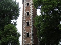 Tour du Doyenné. Construite en 1409 au chevet de la cathédrale Saint-Vincent. C'est en fait un escalier à vis utilisé pour l'accès au logement du doyen des chanoines.