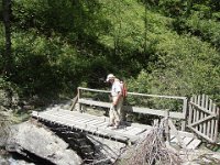 ... mais il faut encore remonter le torrent jusqu'à la passerelle ...