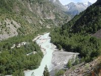 On arrive vite au Plan du lac, où se prélassent quelques touristes ...