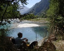 07 Cette année nous innovons. Après être passés par Seyssel et Aoste, un chemin plus long mais plus sympa, nous pique-niquons au Plan du lac.