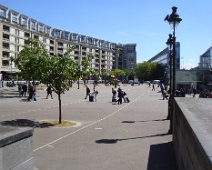 06 Par chance, à l'arrivée à la gare de Lyon, il fait beau ...