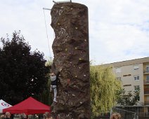 07 Pas mal d'activités pour les enfants. Mur d'escalade ...