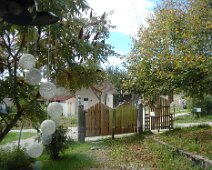 13 ... il paraît que la maison en face va être vendue.