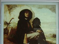 Plus loin, un auto-portrait dans sa jeunesse (Courbet au chien noir, 1844). Mais ce n'est qu'une reproduction. Curieusement, son tableau le plus célèbre, L'origine du monde (1866), n'est mentionné nulle part.