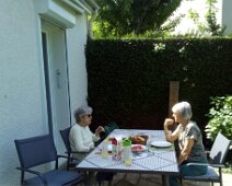 04 ...autant en profiter pour manger dehors...