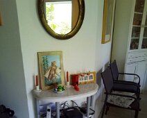 06 Et une autre sous le miroir ovale.
