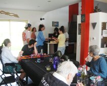 09 En final, distribution des desserts.