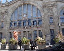 03 Paris, gare du Nord. Angel Bear, une oeuvre monumentale signée Richard Texier, installée en juin 2015.