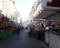 14 Le marché d'Aligre est maintenant annoncé à ses deux extrémités.